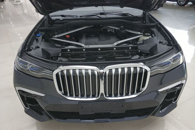 宝马X7 2019款 xDrive40i 尊享型M运动套装机舱底盘24