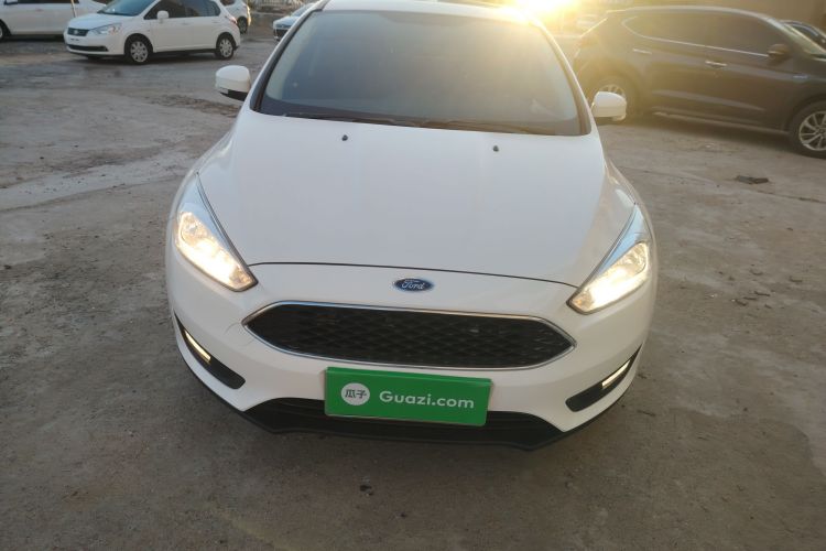 福特 福克斯 2018款 两厢经典 1.6L 自动风尚型智行版车身外观2