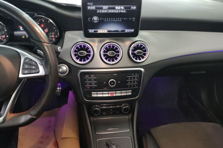 奔驰CLA 2018款 CLA 220 4MATIC中控内饰16