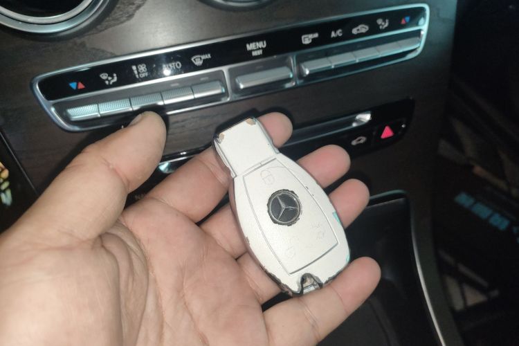 奔驰GLC 2016款 GLC 300 4MATIC 动感型中控内饰11