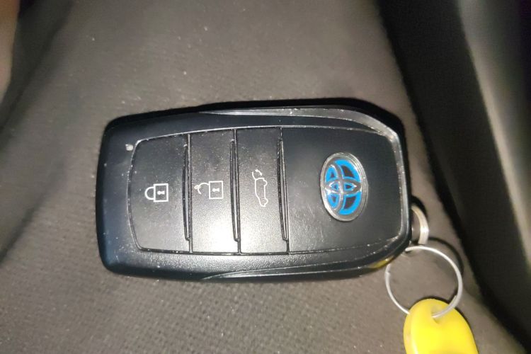 丰田 锋兰达 2023款 2.0L 智能电混双擎 尊贵版中控内饰11