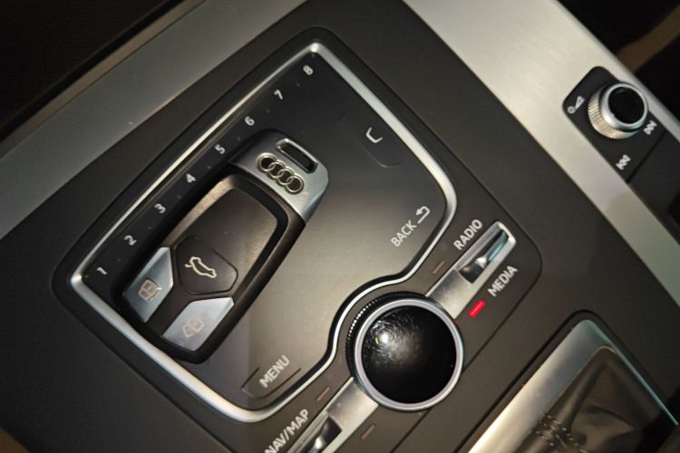 奥迪Q5L 2018款 40 TFSI 荣享时尚型 国V中控内饰11