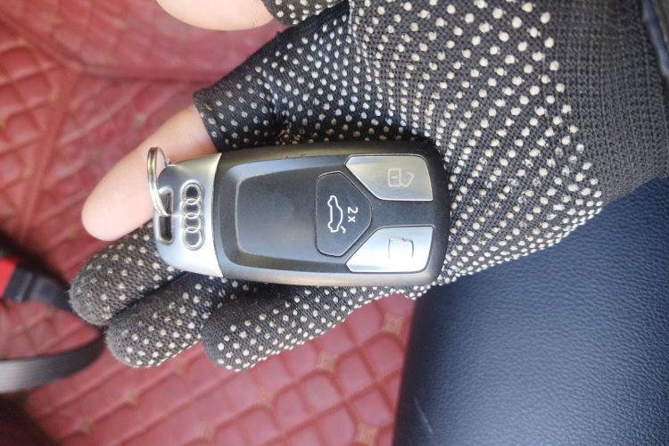 奥迪A4L 2018款 30周年年型 40 TFSI 进取型中控内饰7001