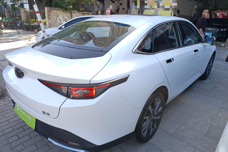 长安 逸动 2024款 1.5T GDI自动 旗舰型车身外观7