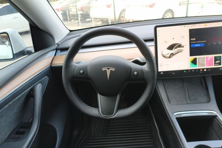特斯拉 Model Y 2021款 长续航全轮驱动版中控内饰13