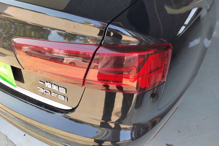 奥迪A6L 2016款 30 FSI 舒适型车身外观9