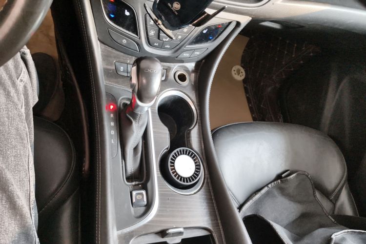 别克 昂科威 2018款 20T 两驱精英型中控内饰18