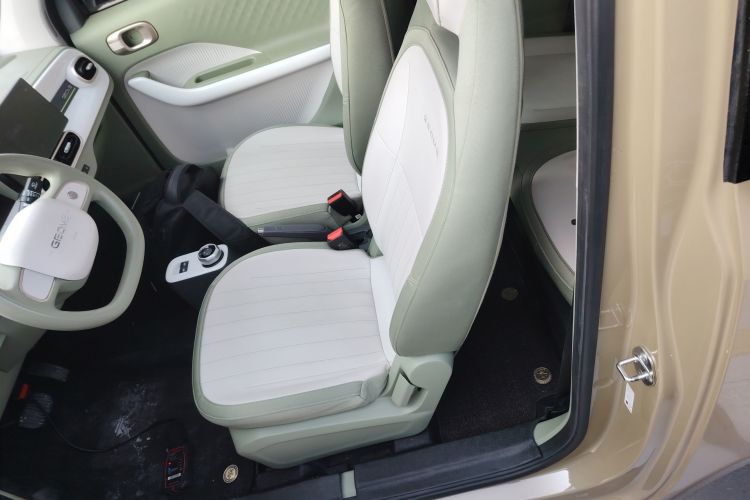 吉利银河 2025款 210km 熊猫骑士中控内饰19