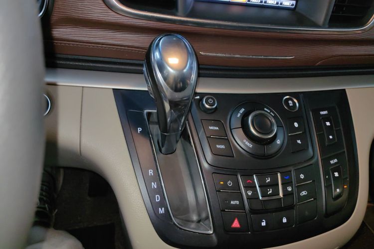 别克GL8 2018款 28T 舒适型 国VI局部细节18