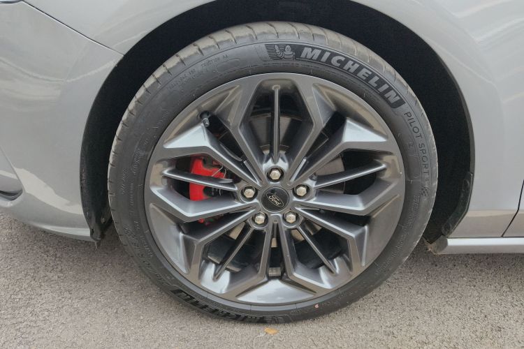 福特 福克斯 2022款 三厢 EcoBoost 180 自动ST Line车身外观6007