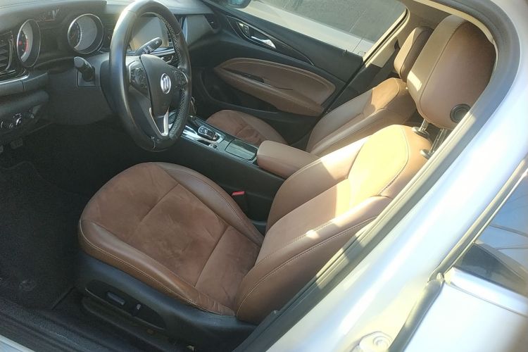 别克 君威 2019款 20T 精英型 国VI中控内饰19