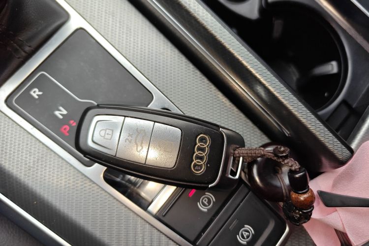 奥迪A6L 2019款 40 TFSI 豪华致雅型中控内饰11