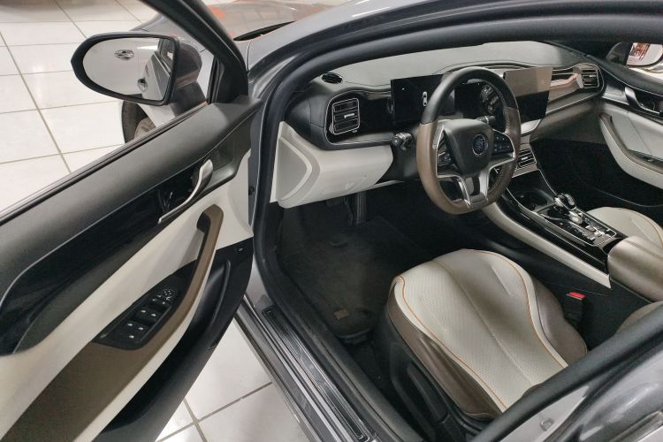 比亚迪 秦PLUS 2024款 荣耀版 EV 420KM领先型中控内饰20