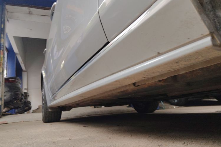 捷豹XEL 2024款 2.0T 250PS R-DYNAMIC S进取运动版局部细节9001