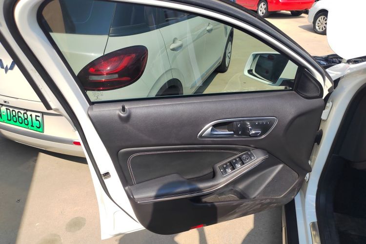 奔驰GLA 2018款 GLA 200 动感型中控内饰7007