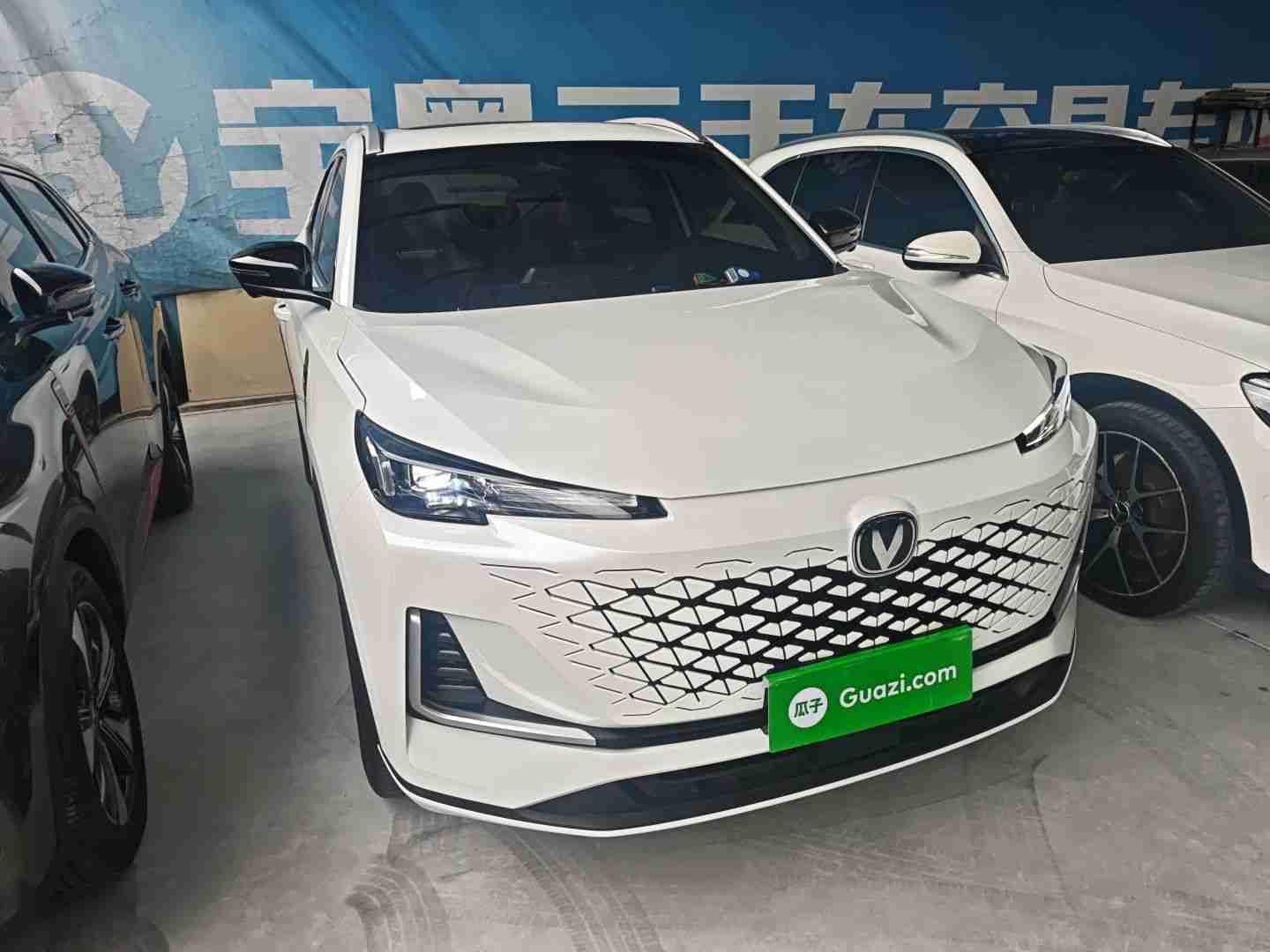 车辆右前45度外观展示