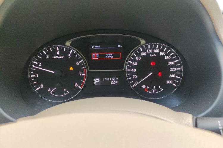 日产 天籁 2016款 2.0L XE 时尚版中控内饰14