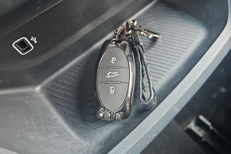 奔腾NAT 2023款 PRO 舒享出行换电版 401km中控内饰7001