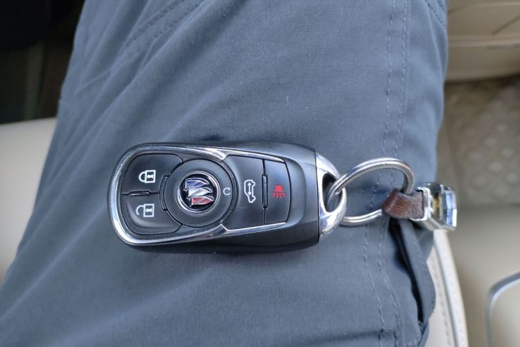 别克GL8 2023款 改款 陆上公务舱 豪华型中控内饰11