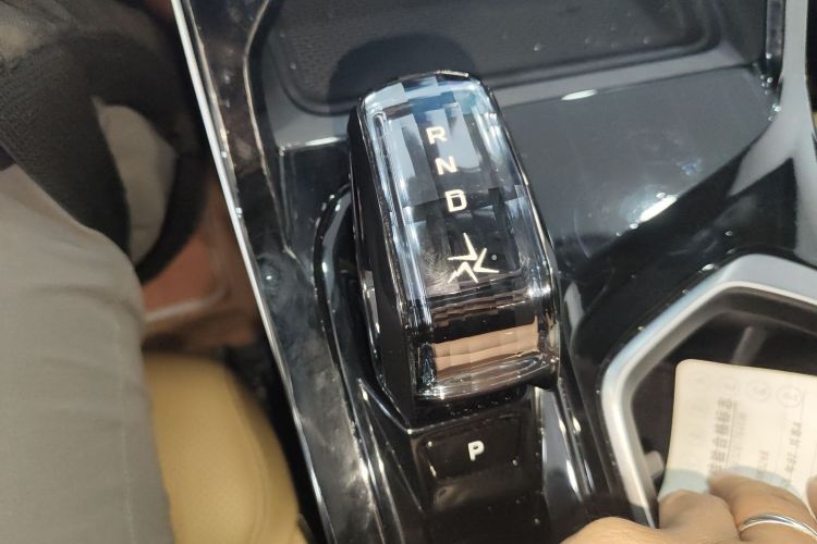 吉利汽车 博越L 2023款 1.5TD DCT尊贵型中控内饰18