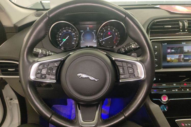 捷豹F-PACE 2018款 2.0T 两驱都市尊享版中控内饰13