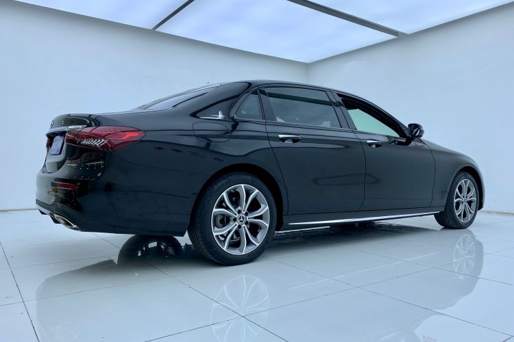 奔驰E级 2023款 E 300 L 运动时尚型车身外观7