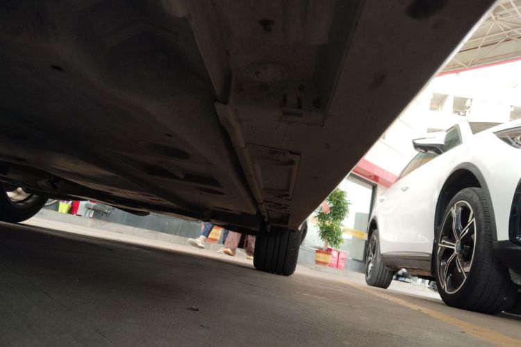 丰田 卡罗拉 2022款 双擎 1.8L E-CVT先锋版局部细节9002