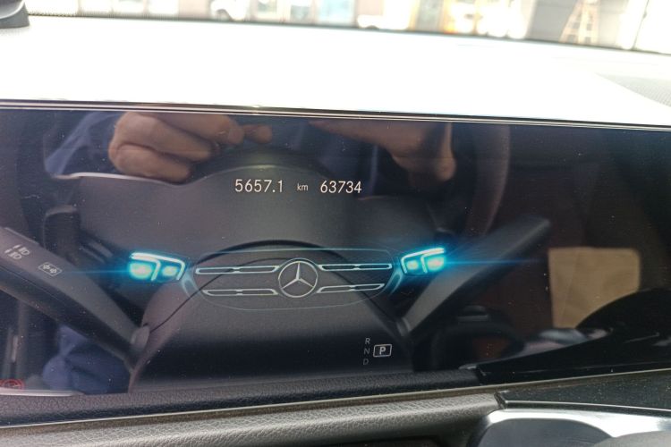 奔驰GLB 2021款 GLB 200 动感型中控内饰15