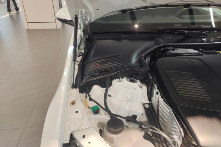 奔驰C级新能源 2024款 C 350 eL机舱底盘25