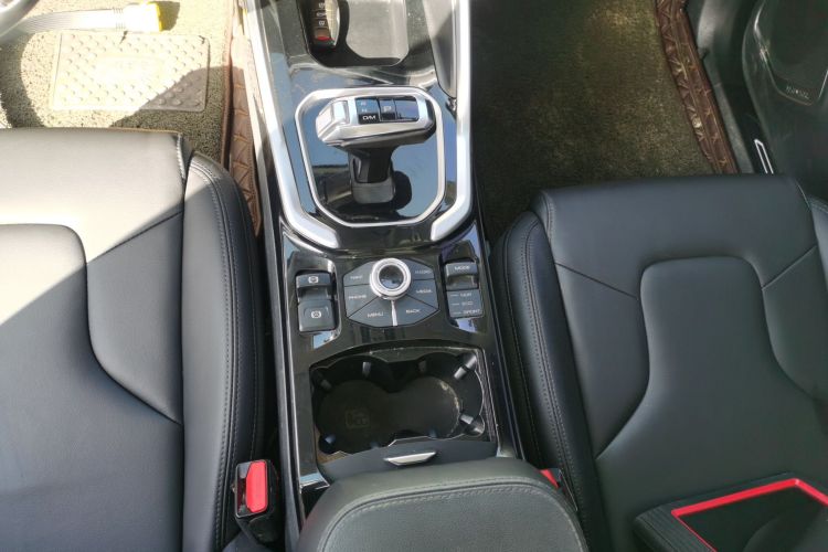 哈弗H6 2017款 红标 2.0T 自动两驱智尚型中控内饰18