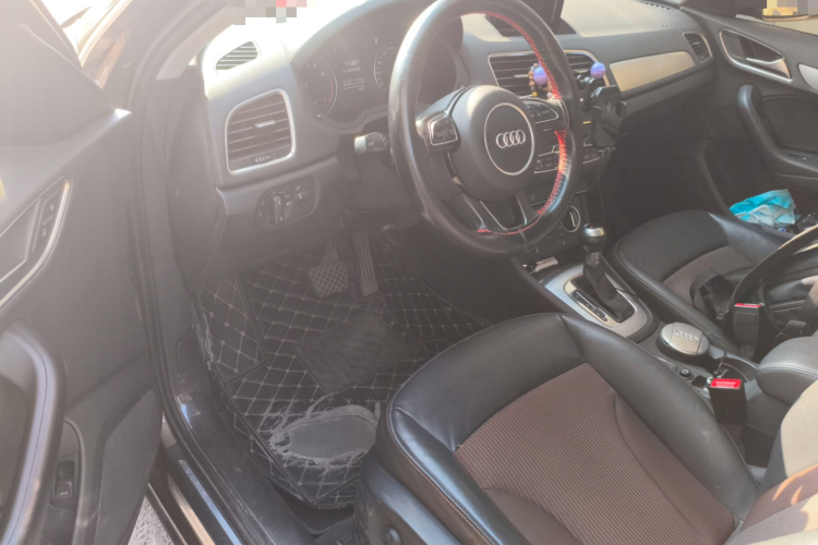 奥迪Q3 2017款 35 TFSI 时尚型中控内饰7003