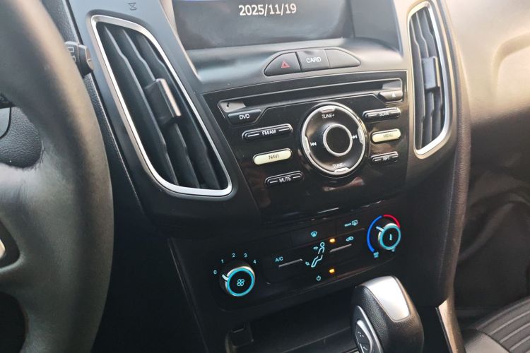 福特 福克斯 2018款 两厢经典 1.6L 自动风尚型智行版中控内饰16