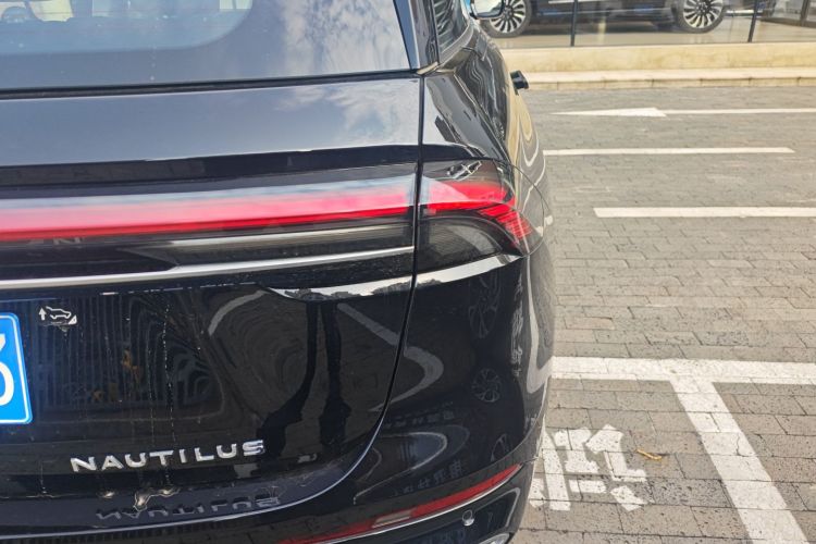 林肯 航海家 2025款 2.0T 四驱尊睿版车身外观6006