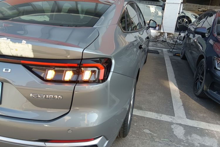 福特 蒙迪欧 2022款 改款 EcoBoost 245 时尚型车身外观9