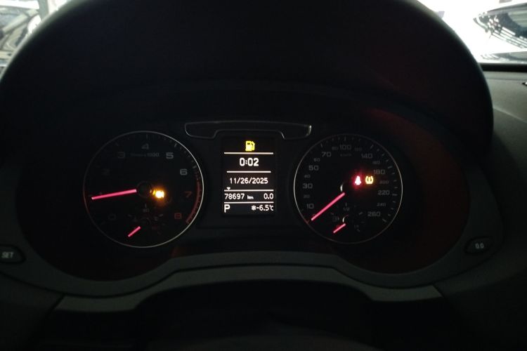 奥迪Q3 2018款 30周年年型 35 TFSI 时尚型局部细节14