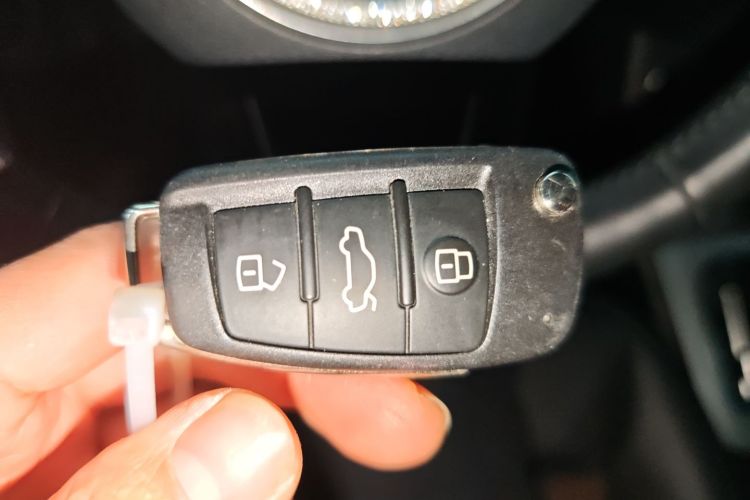 奥迪Q3 2018款 30周年年型 30 TFSI 时尚型中控内饰11