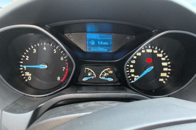 福特 福克斯 2015款 三厢 1.6L 自动风尚型中控内饰14