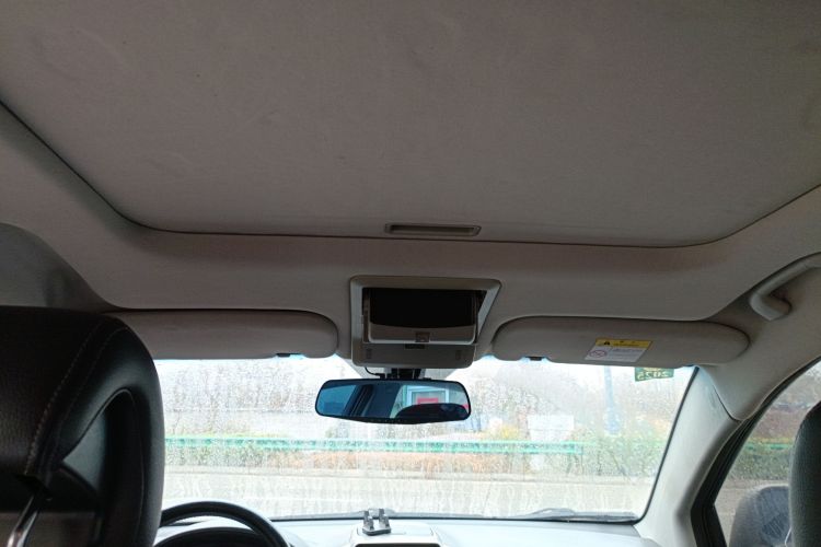 雪佛兰 科帕奇 2015款 2.4L 四驱旗舰版 7座中控内饰22