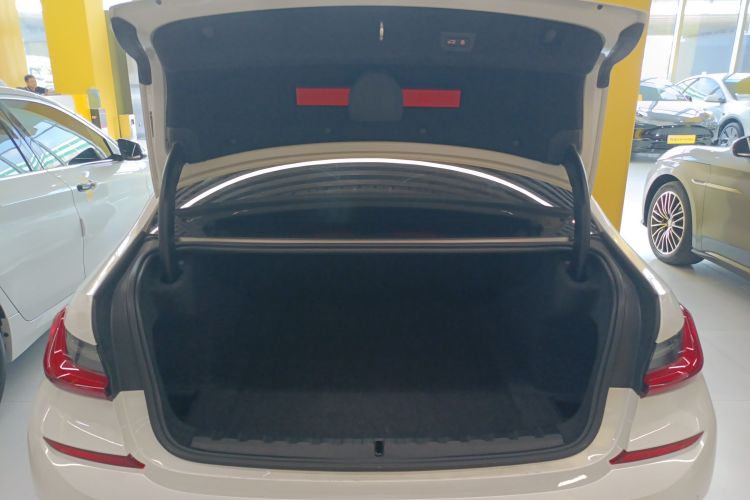 宝马3系 2020款 改款 325i M运动曜夜套装局部细节23