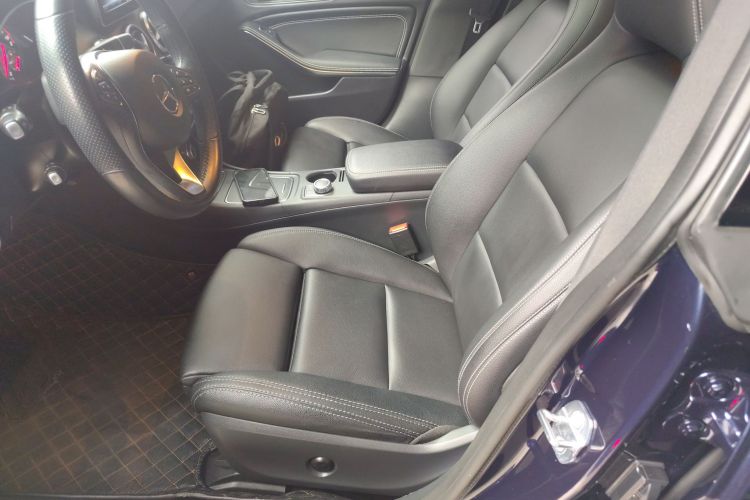 奔驰CLA 2019款 CLA 200 时尚型局部细节19