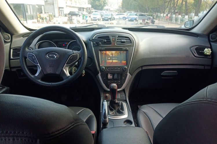 广汽传祺 传祺GS5 2012款 2.0L 手动两驱精英版中控内饰12