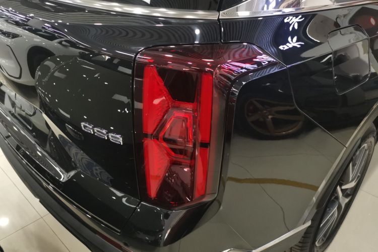 广汽传祺 传祺GS8 2024款 领航系列 2.0TGDI 两驱豪华智联版车身外观9