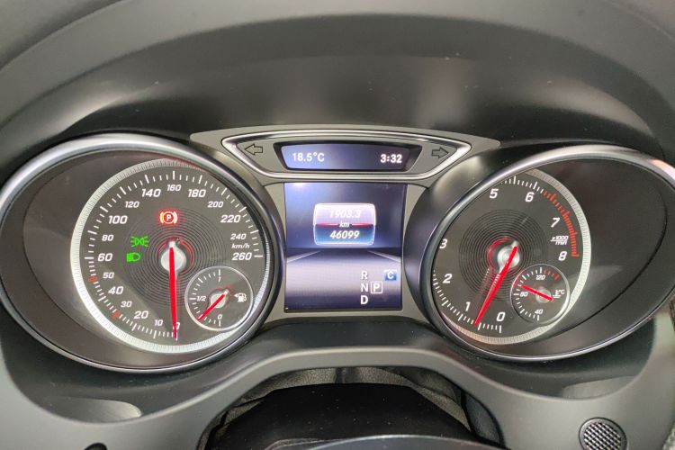 奔驰GLA 2019款 GLA 200 时尚型中控内饰14