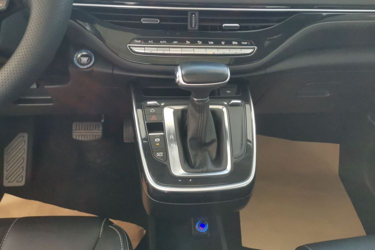 广汽传祺 传祺M6 2019款 270T DCT尊贵版（六座）国VI中控内饰18