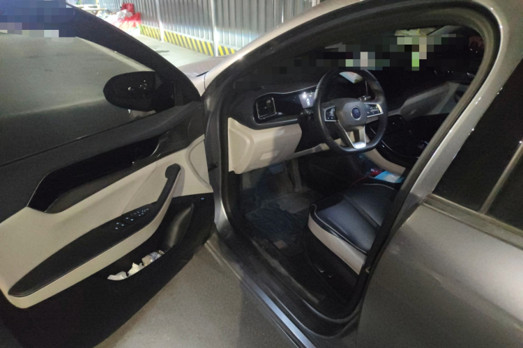 比亚迪 秦PLUS 2021款 DM-i 55KM 旗舰型中控内饰7001