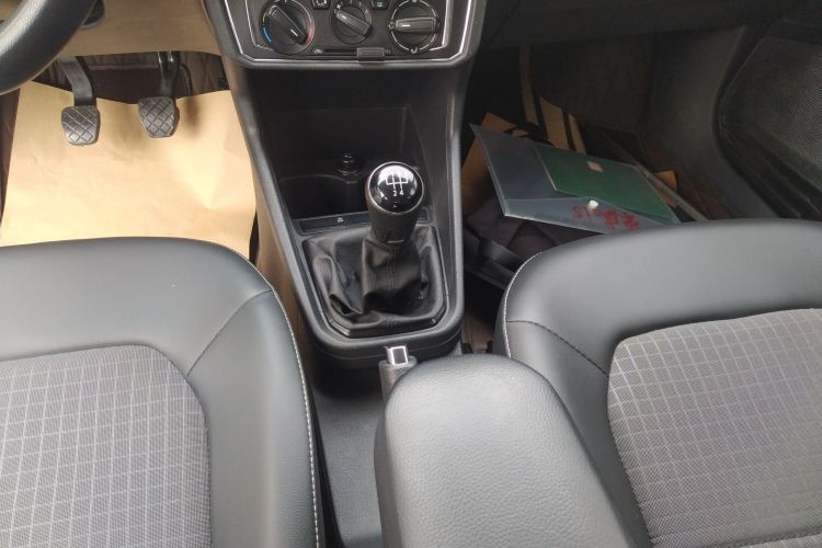 大众 桑塔纳 2018款 1.5L 手动舒适版中控内饰18