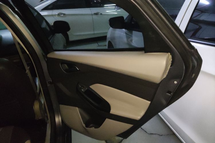 福特 福克斯 2012款 三厢 1.6L 自动风尚型中控内饰45