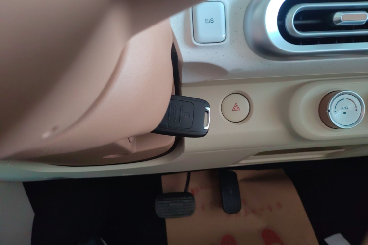 五菱汽车 宏光MINIEV 2024款 第三代 215km 青春版中控内饰11