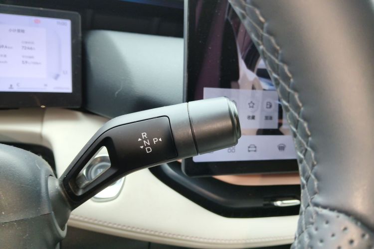 领克06 2025款 Shero 1.5T 紫色特别版中控内饰18