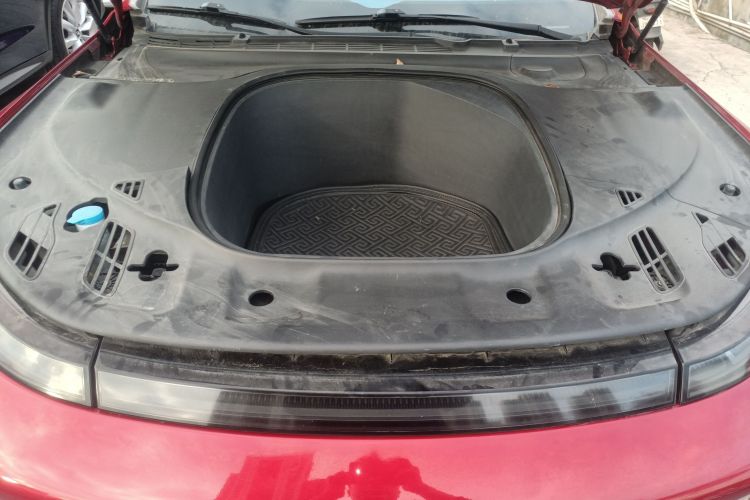 小鹏P7 2020款 后驱长续航智行版机舱底盘24